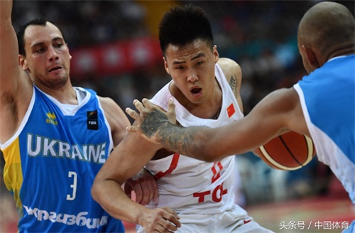 2018国际男篮锦标赛次轮 中国红队2分险胜乌克兰队