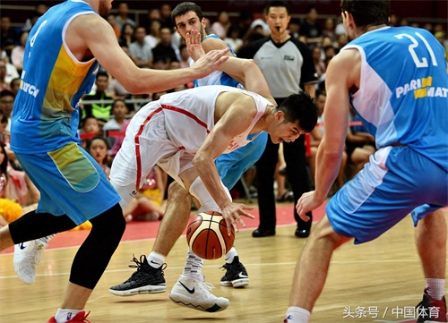 2018国际男篮锦标赛次轮 中国红队2分险胜乌克兰队