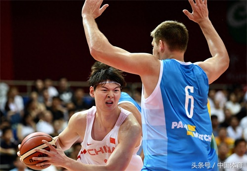 2018国际男篮锦标赛次轮 中国红队2分险胜乌克兰队