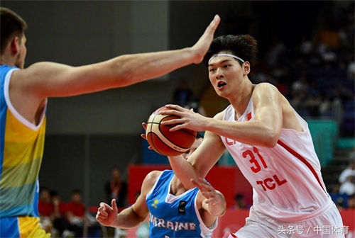 2018国际男篮锦标赛次轮 中国红队2分险胜乌克兰队