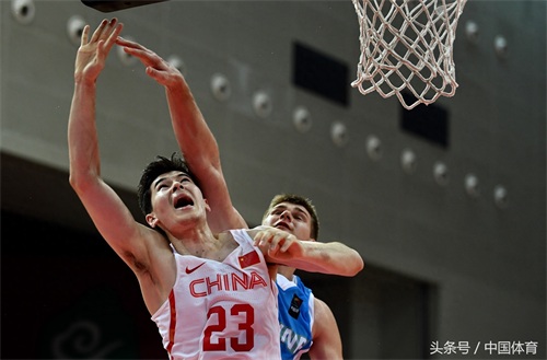 2018国际男篮锦标赛次轮 中国红队2分险胜乌克兰队