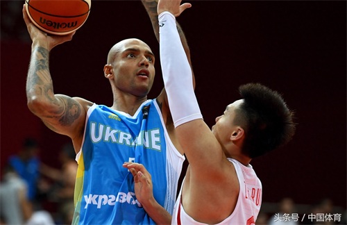 2018国际男篮锦标赛次轮 中国红队2分险胜乌克兰队
