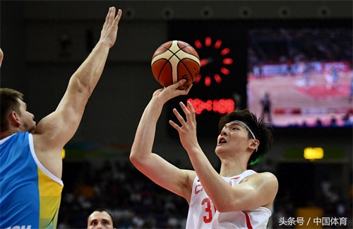 2018国际男篮锦标赛次轮 中国红队2分险胜乌克兰队