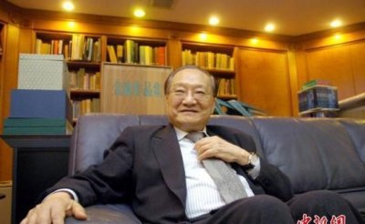 ​查良镛怎么读，金庸和查良铮是什么关系？