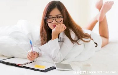 ​90000000亿字作文，并不存在(长篇小说都只有几百万字)