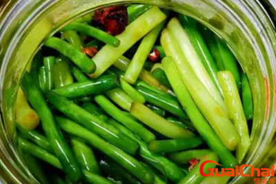 ​泡蒜苔的制作方法是什么？腌制蒜苔的营养价值有哪些？