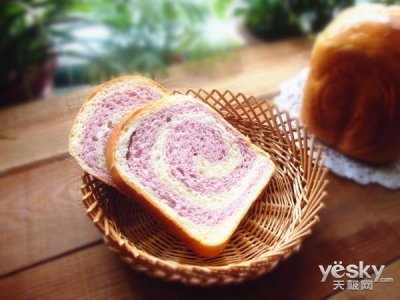 ​家庭面包机的家常做法（在家也能制作美食）