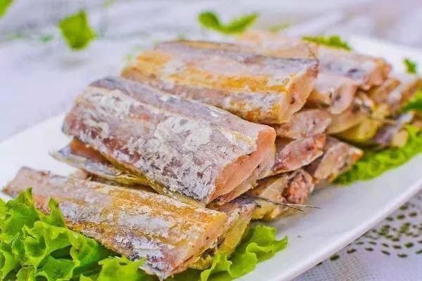 油炸带鱼，用淀粉还是蛋清,学会这招炸出香酥带鱼