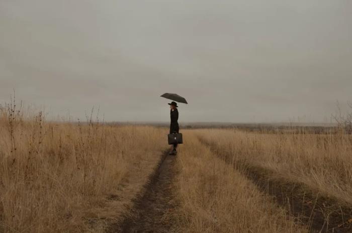 分手保持联系却不愿意复合（分手后还保持联系）