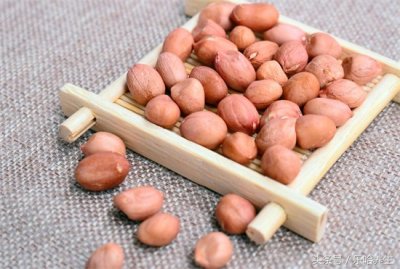 ​丰胸的食物有哪些啊（女人快速丰胸吃5种食物 傲人身材不是梦！）