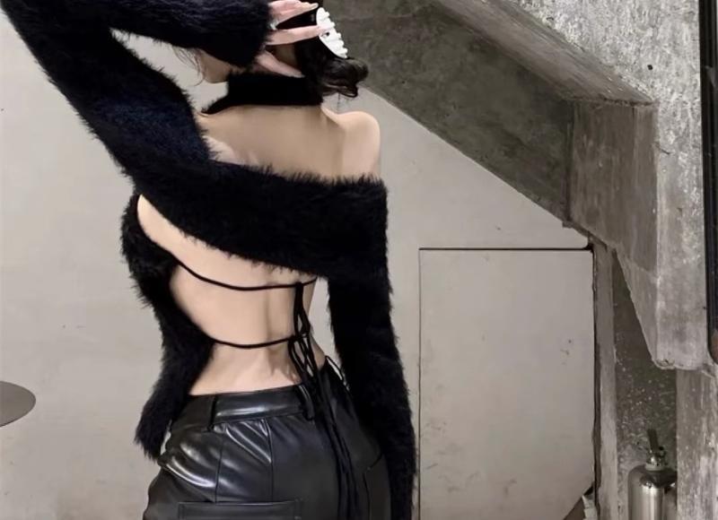 婚礼上来了一个陌生的女人，她给老婆一包东西，全场都愣住了