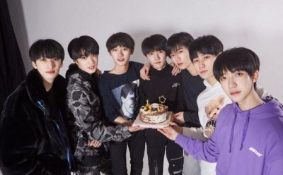 ​时代少年团素颜大合照曝光,刘耀文素颜令人惊艳