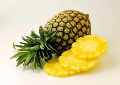 ​菠萝用盐水泡是什么原理 菠萝用盐水泡还是小苏打