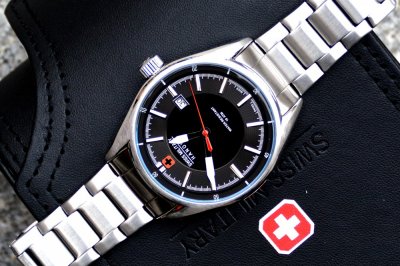 ​Swiss Military Hanowa瑞士军表，外型很man，有军人的英姿