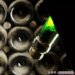 ​木塞掉到酒里怎么办(木塞掉进瓶子里怎样弄出来)