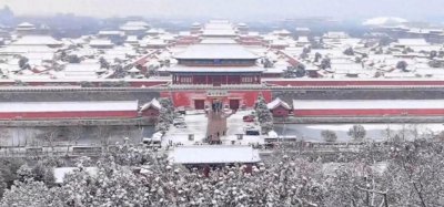 ​北京强降雪来袭！雪花漫天飞舞实拍雪中故宫