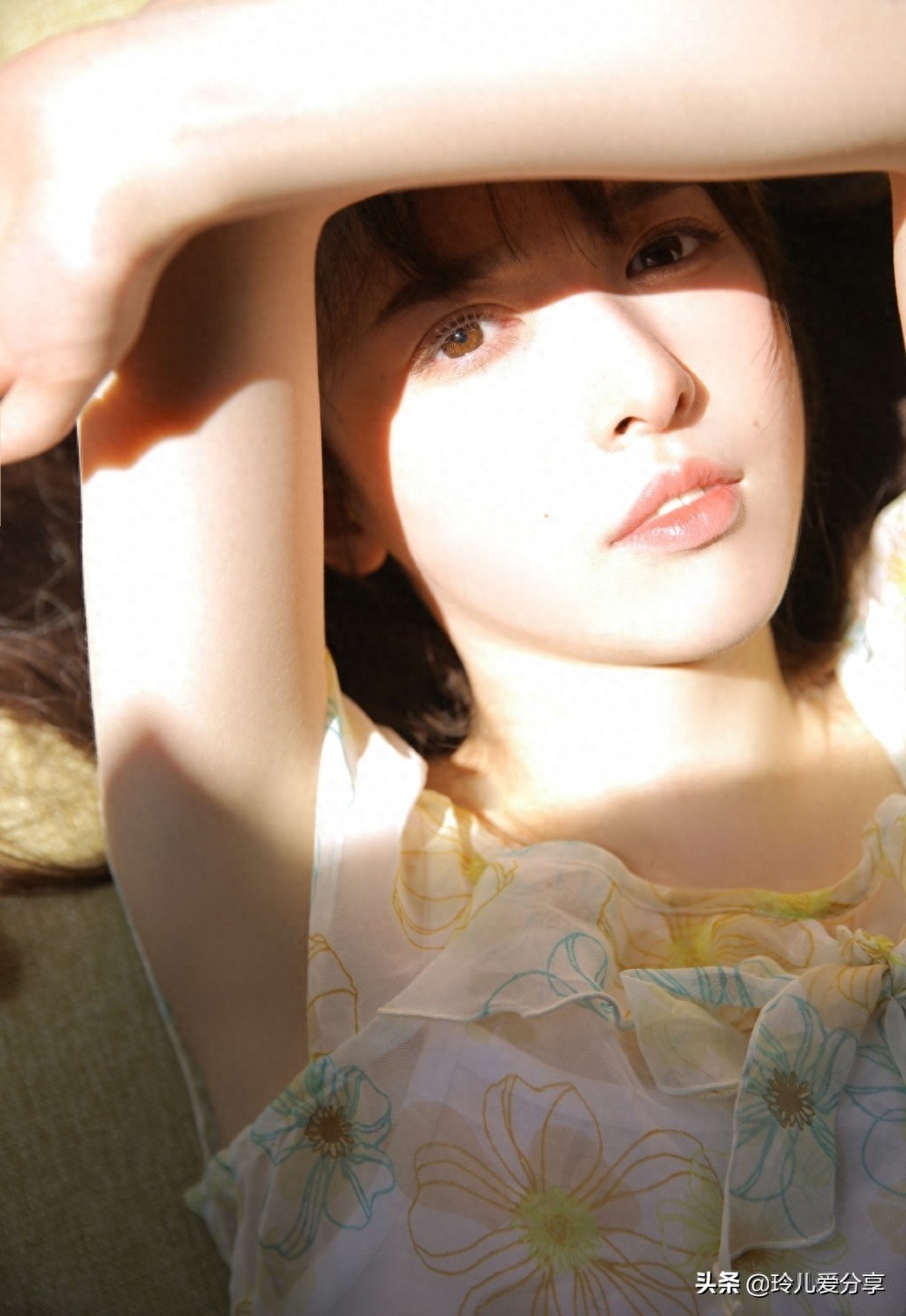 高颜值极品软妹甜美可爱浴室写真