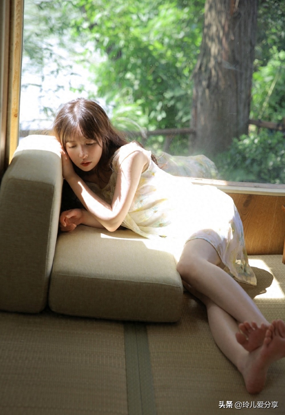 高颜值极品软妹甜美可爱浴室写真