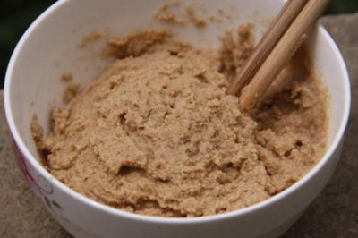 ​面粉别只做包子了，简单炒一炒，教你做成炒面，又快又好吃