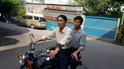 ​施名帅、莫子仪《灿烂时光》扮特务 网友：帅翻了！