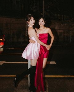 ​港姐小花黄嘉雯和郭柏妍甜美上阵 齐晒长腿惹人羡慕