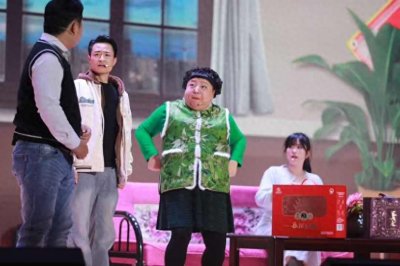 ​何晶晶小品火爆湖南石化春晚