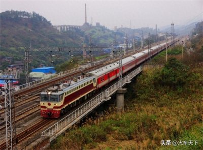 ​现在运行北京与洛阳间的一趟K车，曾经是运行了39年的京渝快车