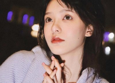 ​男生看到你和异性说话吃醋的表现，男生看到我和别人说话吃醋