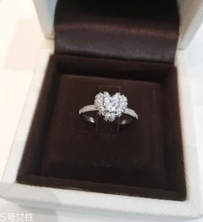 钻戒有开口的吗？钻戒有没有活口的？