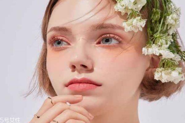 化妆海绵要浸水吗 怎么用化妆海绵上妆