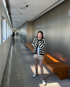 ​39岁朴山多拉，37公斤身材认证，超细的筷子腿，吃了防腐剂的美貌