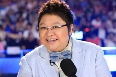 ​9岁成孤儿，53岁至今未婚，助养280个孩子，做慈善做到捐空家底