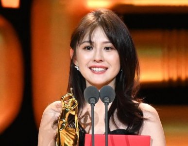 ​朱一龙出席飞天奖未获提名，粉丝破防连夜举报飞天，引发全网群嘲