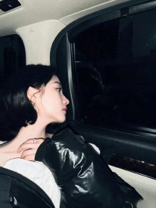 ​关晓彤短发造型引热议，她的短发究竟有何魅力让粉丝们疯狂追捧？