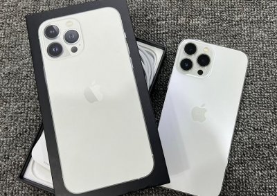 ​买iPhone论性价比还得是港版，功能和国行一样，价格比美版还便宜