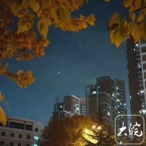 ​12月5日晚，合肥夜空出现金星伴月美丽天象