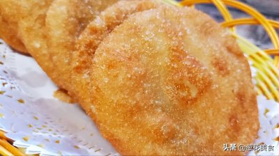​东北的经典小吃油炸糕，软糯香甜酥脆，做法也很简单，好吃极了