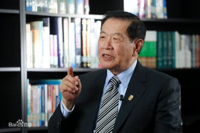 ​每当国内发生奇怪的社会性案件时，天上总会掉下个神探李昌钰！