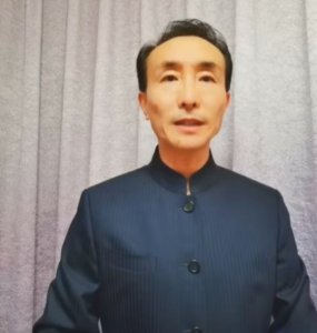 ​巩汉林悼念赵丽蓉逝世20周年，为其深情献唱，自曝一直叫她妈