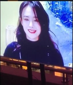 ​郑爽宣布退圈视频曝光！又哭又笑坐立不安，精神状态极度不佳