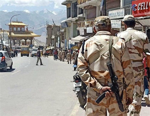 神圣的拉达克，美丽的班公湖