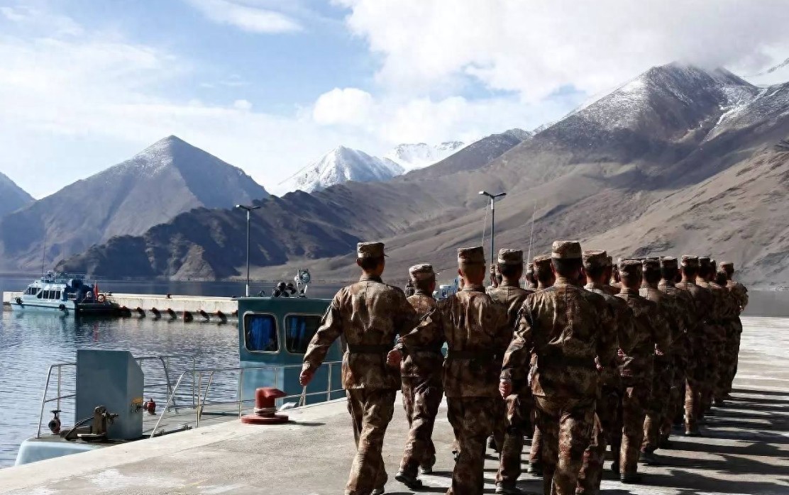 神圣的拉达克，美丽的班公湖