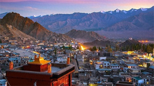神圣的拉达克，美丽的班公湖