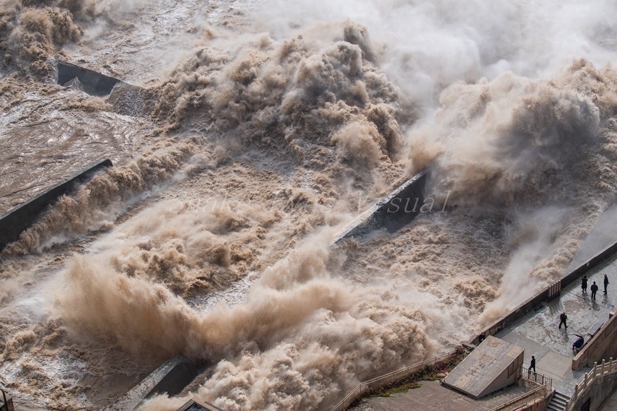 三门峡大坝，我国在黄河上兴建的第一座大型水利枢纽工程