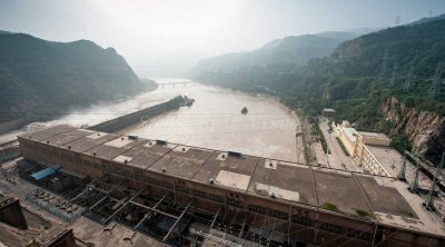 ​三门峡大坝，我国在黄河上兴建的第一座大型水利枢纽工程