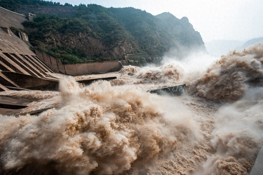 三门峡大坝，我国在黄河上兴建的第一座大型水利枢纽工程