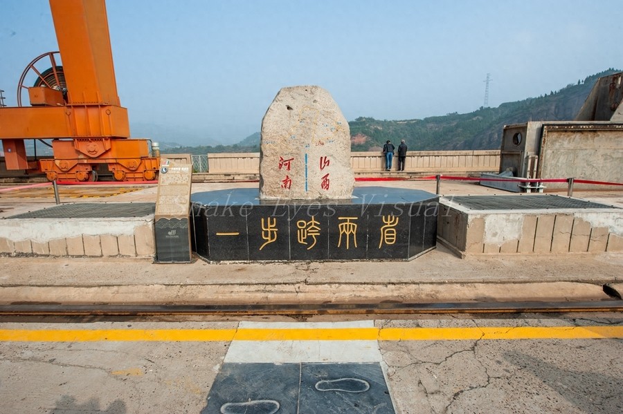 三门峡大坝，我国在黄河上兴建的第一座大型水利枢纽工程