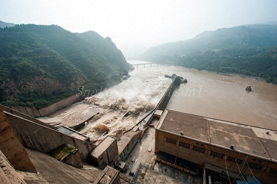 三门峡大坝，我国在黄河上兴建的第一座大型水利枢纽工程