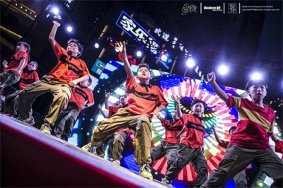 ​太燃了！成都少年街头热舞，引爆夏日欢乐