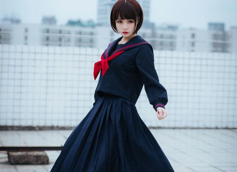 进了房间，我被他抱在床上，我不敢去想我们明天会是怎样！